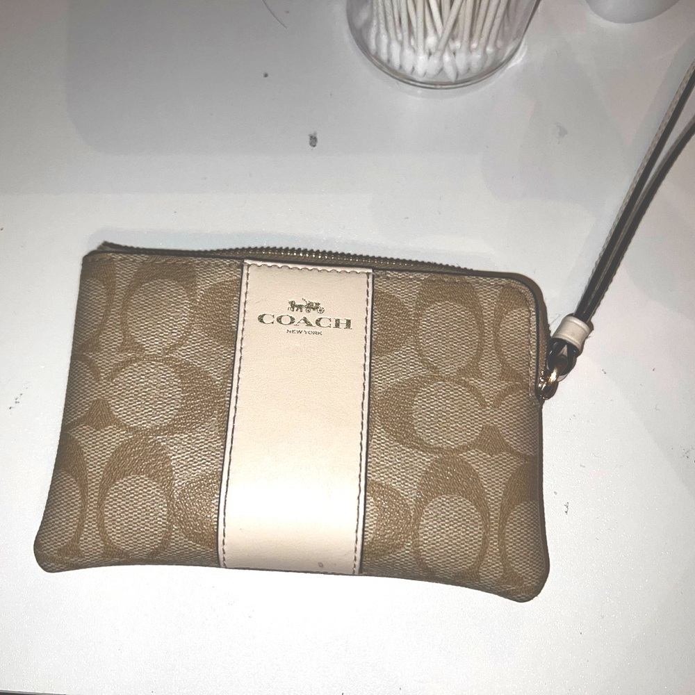 Corner Zip Wristlet In Signature Canvas